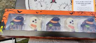 Ghosts and pumpkins, in chocolate