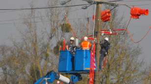 People working on an active 20kV power line.