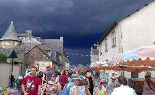 Not the sky you want to see at a vide grenier!