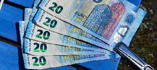 Five 20 euro notes