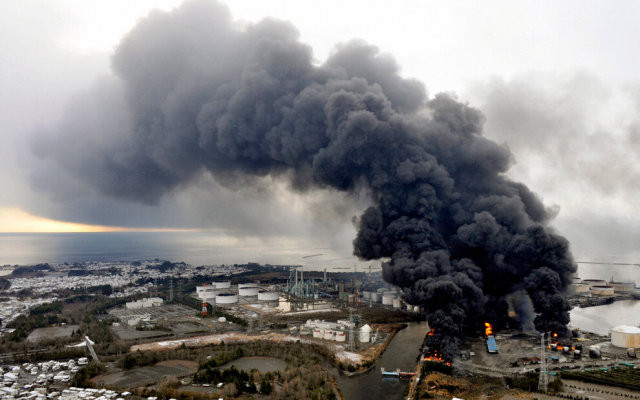 Oil refinery fire, epic smoke.