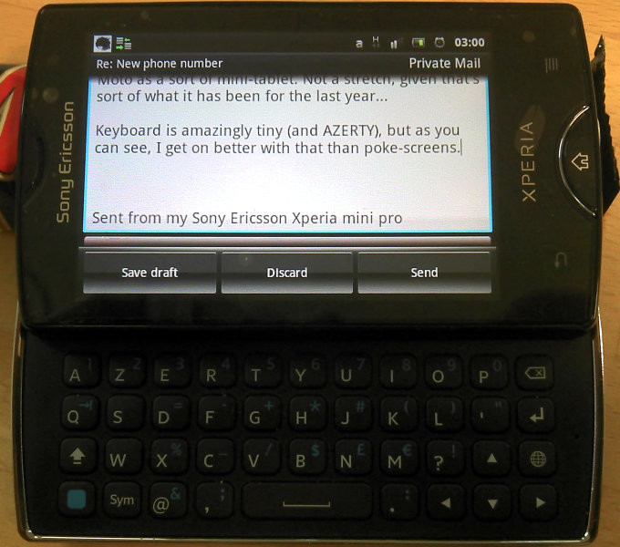 Writing an email on an Xperia Mini Pro