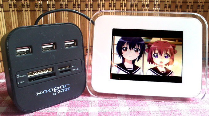 USB hub/card reader and photo frame