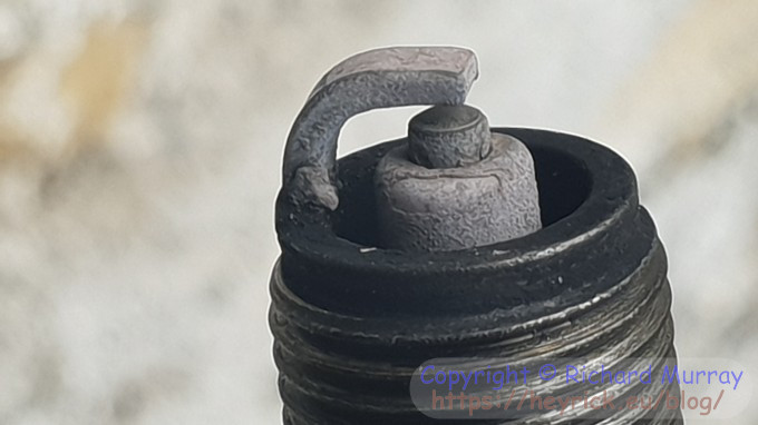 The tip of the old spark plug