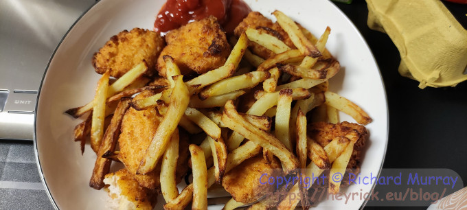 Chicken nuggets and home-made chips