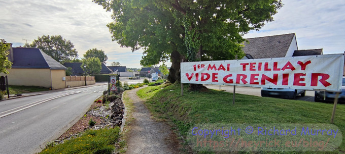 Teillay's vide grenier sign