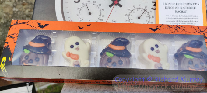 Ghosts and pumpkins, in chocolate