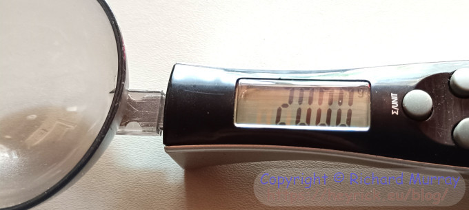 The spoon wants 200g placed upon it.