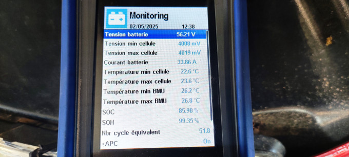 OBD display of battery status