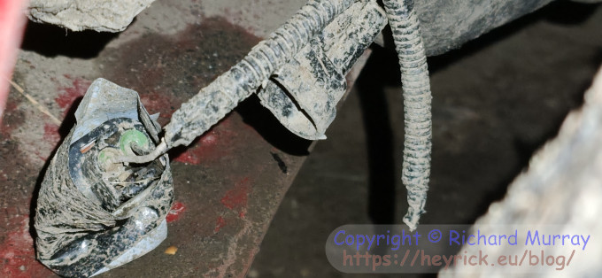 Fog light cable broken